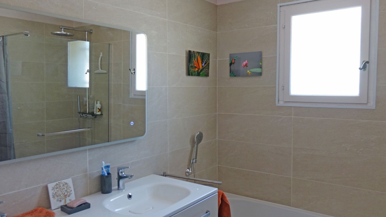 Photo of Bathroom in Saint-Pierre-de-Vassols