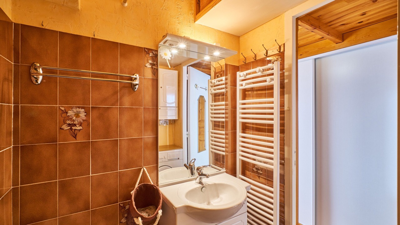 Photo of Bathroom in Saint-Honore