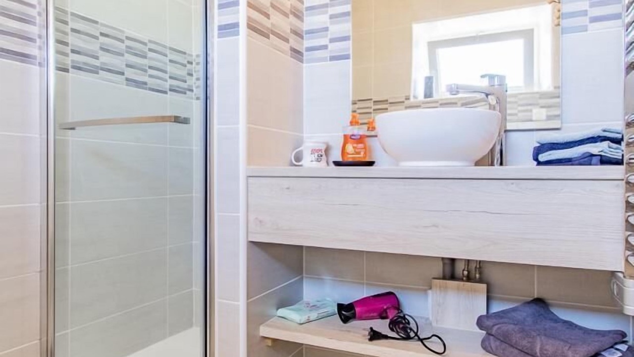 Photo of Bathroom in Curgy