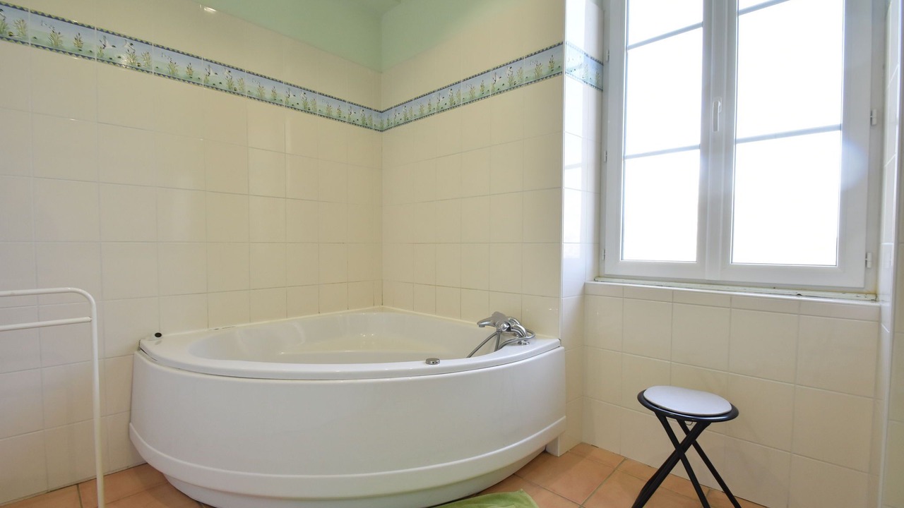 Photo of Bathroom in Verneuil