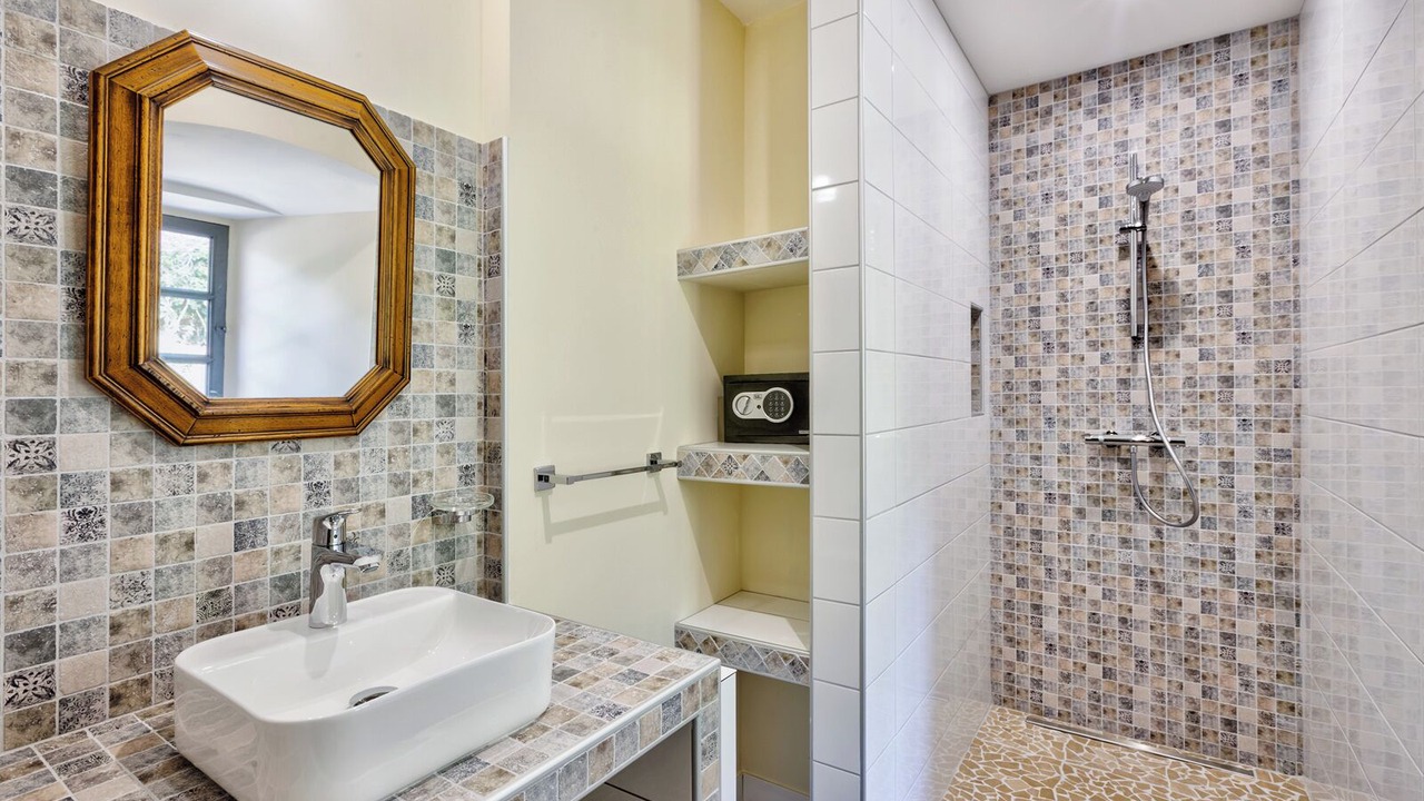 Photo of Bathroom in Burnand