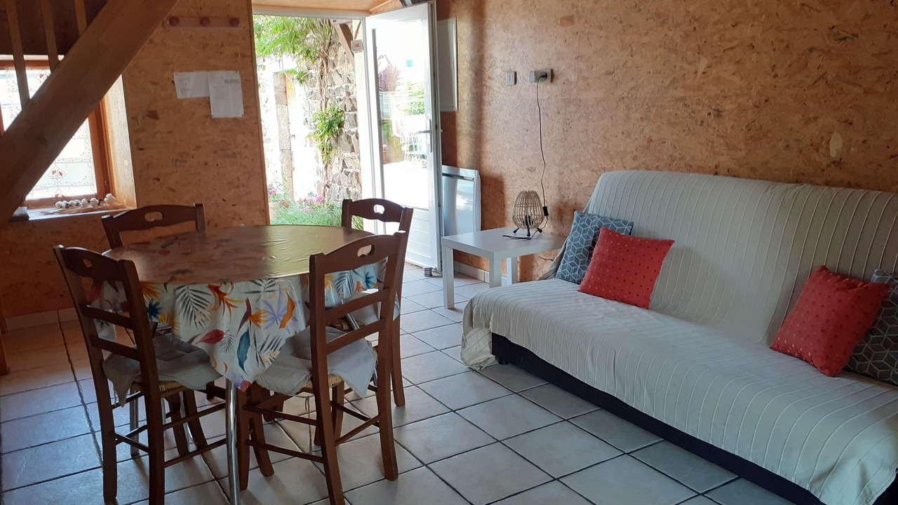 Photo of Livingroom in Aulhat-Flat