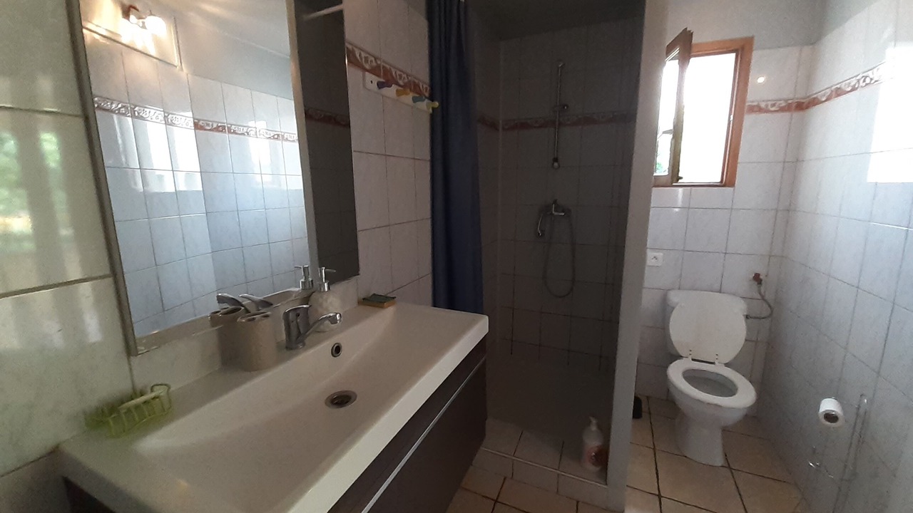 Photo of Bathroom in Aulhat-Flat