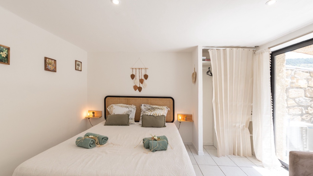 Photo of Bedroom in Vesseaux
