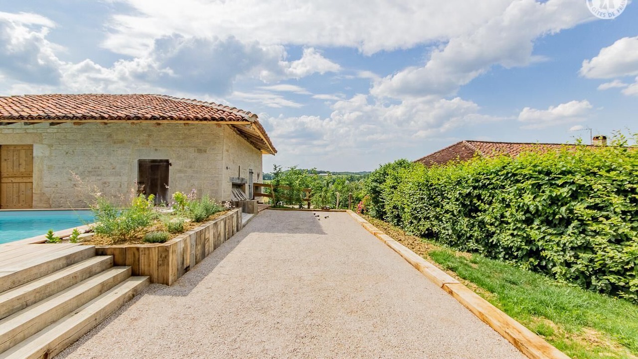 Photo of Outdoor in Dommartin-les-Cuiseaux