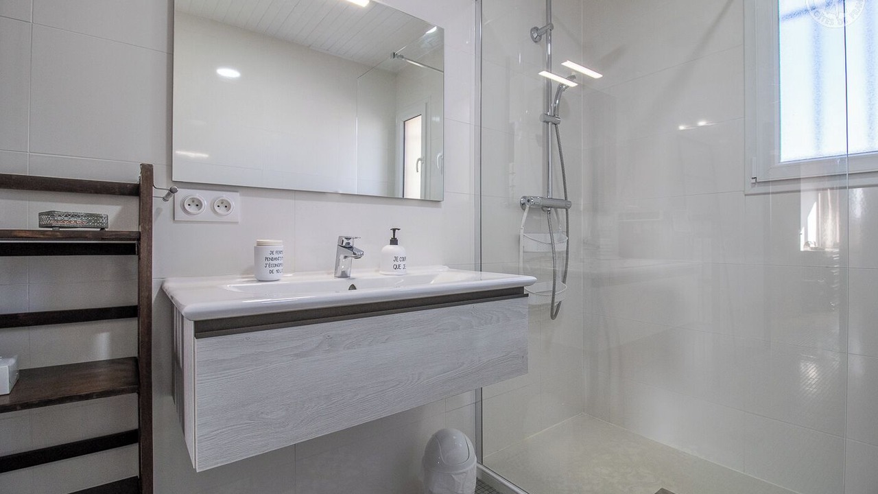 Photo of Bathroom in Gilly-sur-Isere