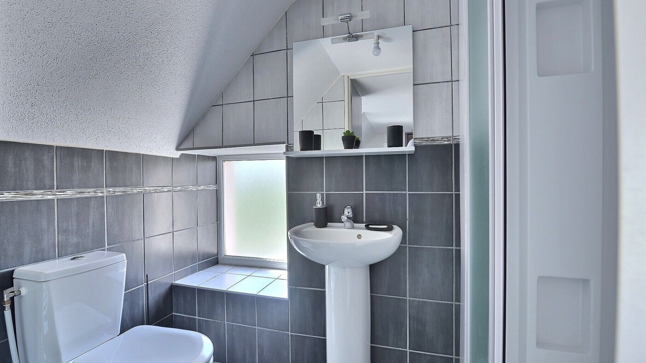 Photo of Bathroom in Exincourt