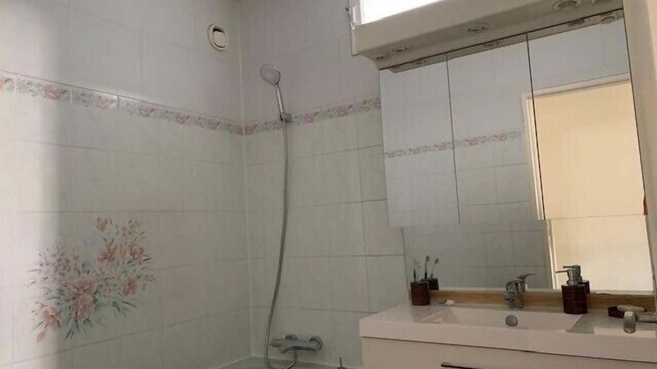 Photo of Bathroom in Charonne