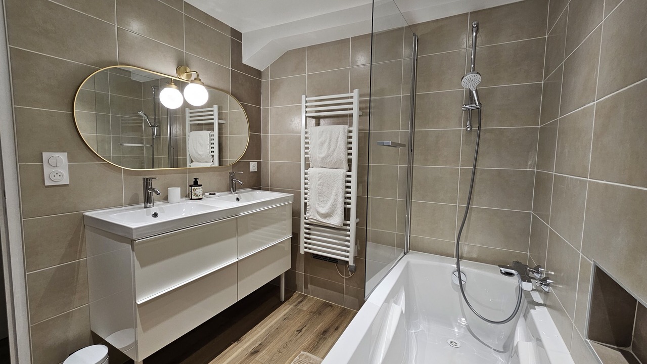 Photo of Bathroom in Vault-de-Lugny