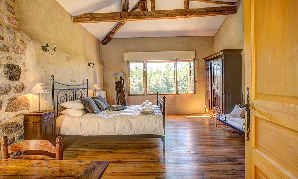 Photo of Bedroom in Castelnau-de-Montmiral