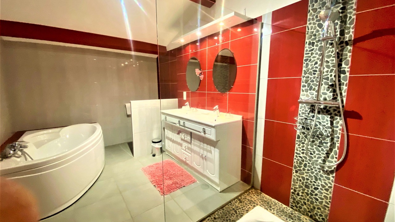 Photo of Bathroom in Mercuer