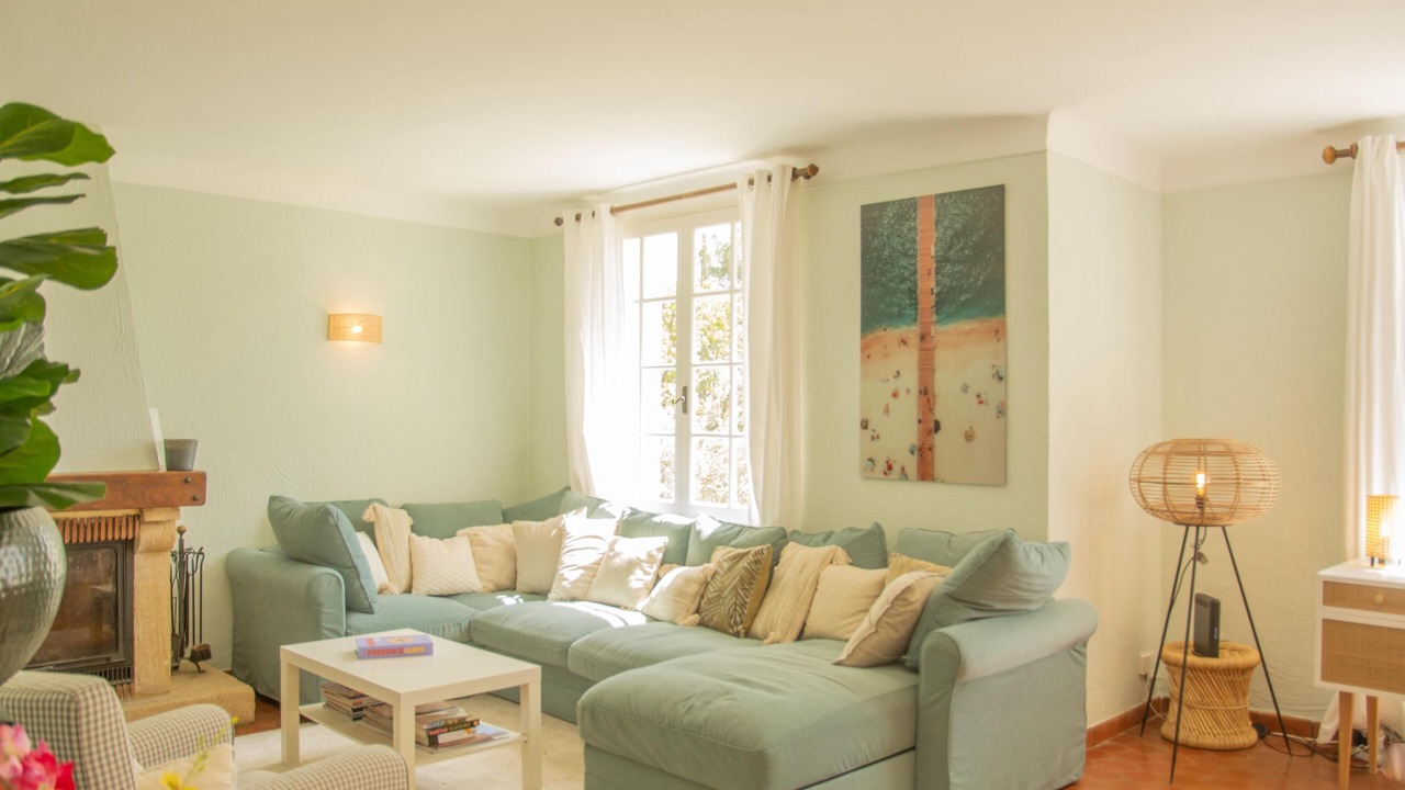 Photo of Livingroom in Saint-Pierre-de-Vassols