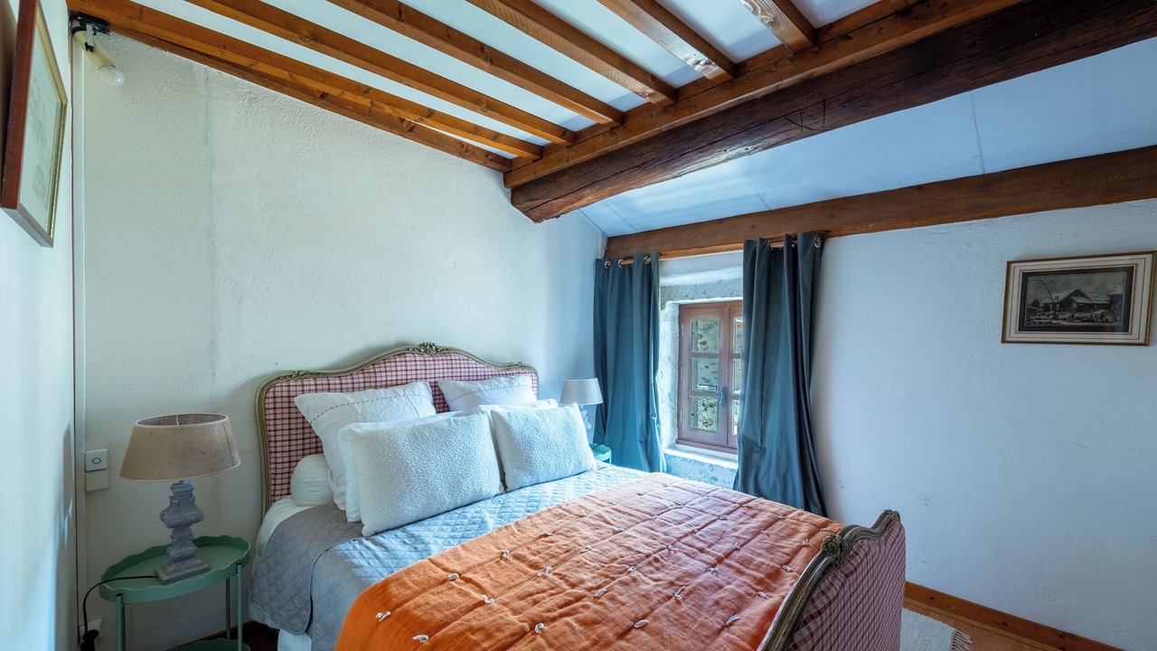 Photo of Bedroom in La Baume-de-Transit