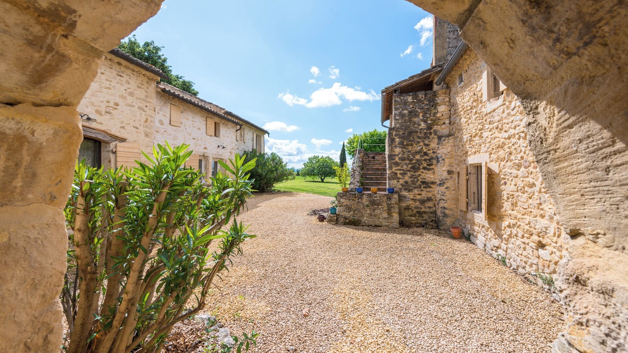 Photo of Outdoor in La Baume-de-Transit