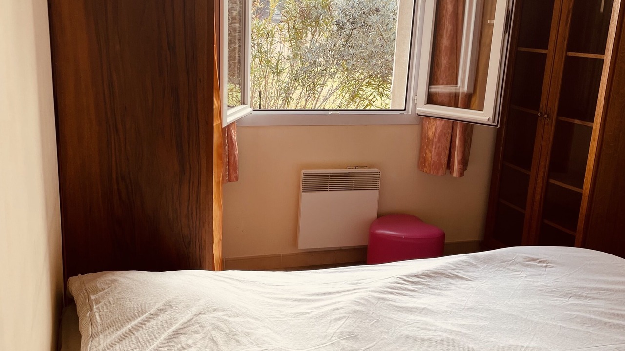 Photo of Bedroom in Sainte-Cecile-les-Vignes