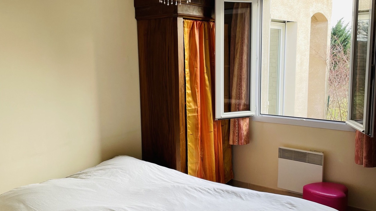 Photo of Bedroom in Sainte-Cecile-les-Vignes