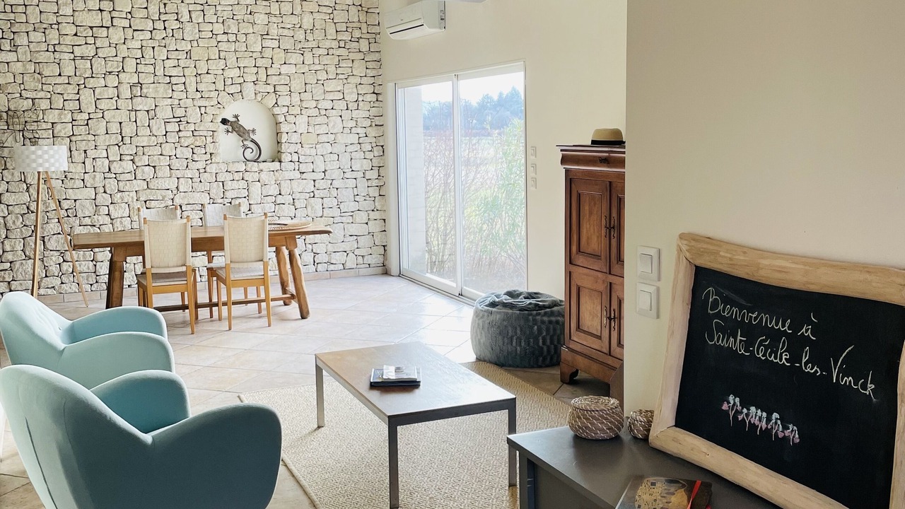 Photo of Livingroom in Sainte-Cecile-les-Vignes