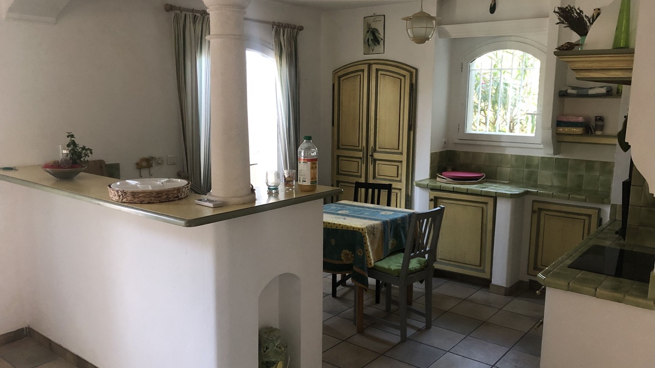 Photo of Kitchen in Sainte-Cecile-les-Vignes