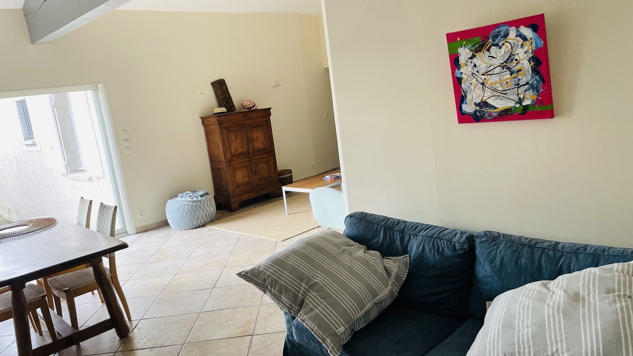 Photo of Livingroom in Sainte-Cecile-les-Vignes