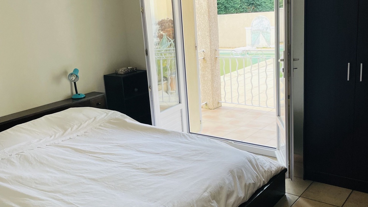 Photo of Bedroom in Sainte-Cecile-les-Vignes