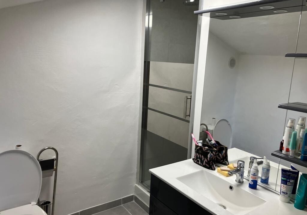 Photo of Bathroom in Roaix