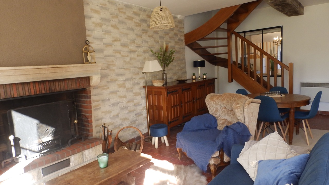 Photo of Livingroom in Menou