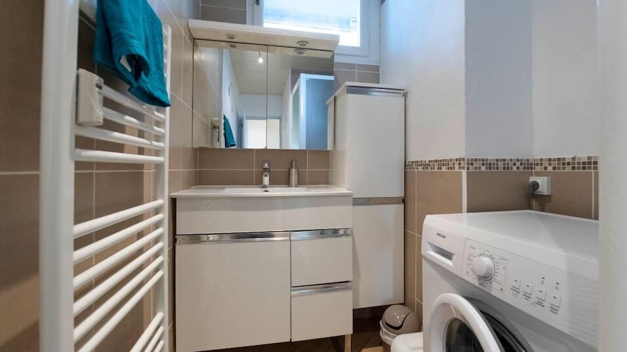 Photo of Bathroom in Ep 21 - Saint-Paul