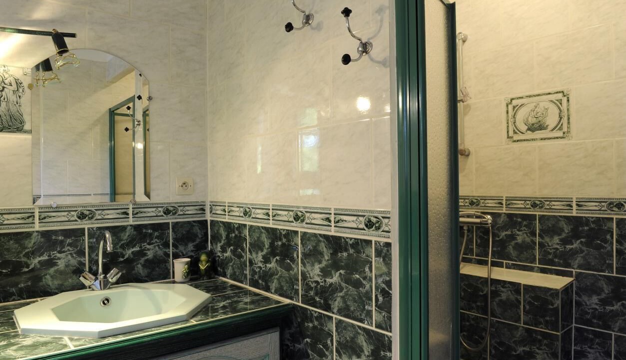 Photo of Bathroom in Lacrost