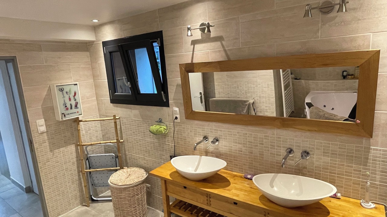 Photo of Bathroom in Teche