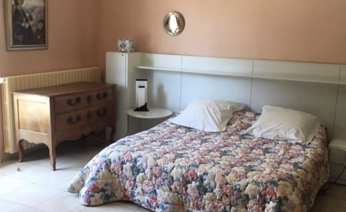 Photo of Bedroom in Varennes-sous-Dun