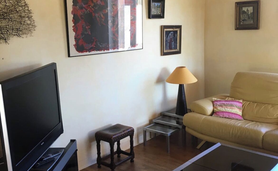 Photo of Livingroom in Varennes-sous-Dun