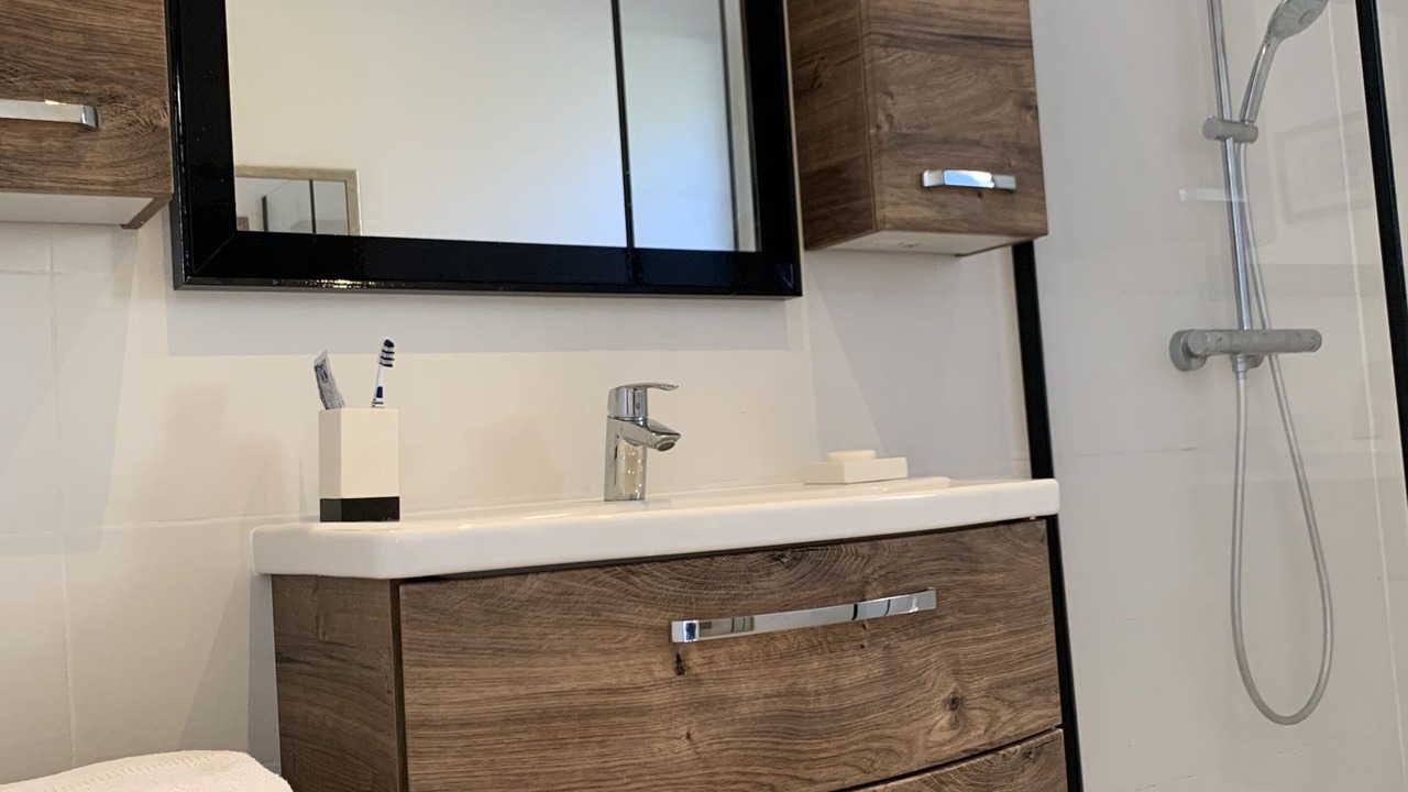 Photo of Bathroom in Saint Alban Auriolles