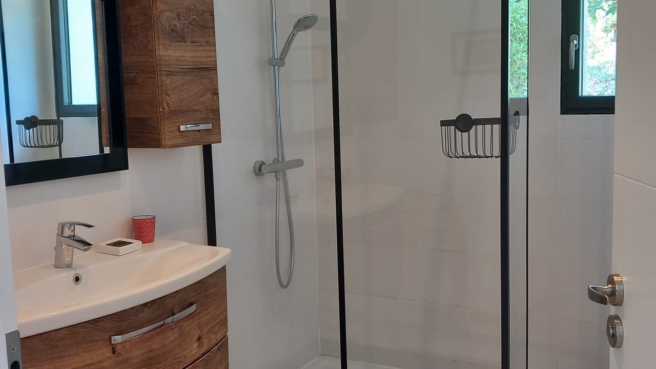 Photo of Bathroom in Saint Alban Auriolles