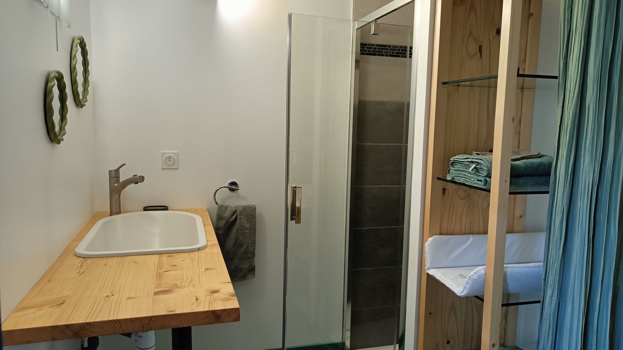Photo of Bathroom in Saint-Just-la-Pendue