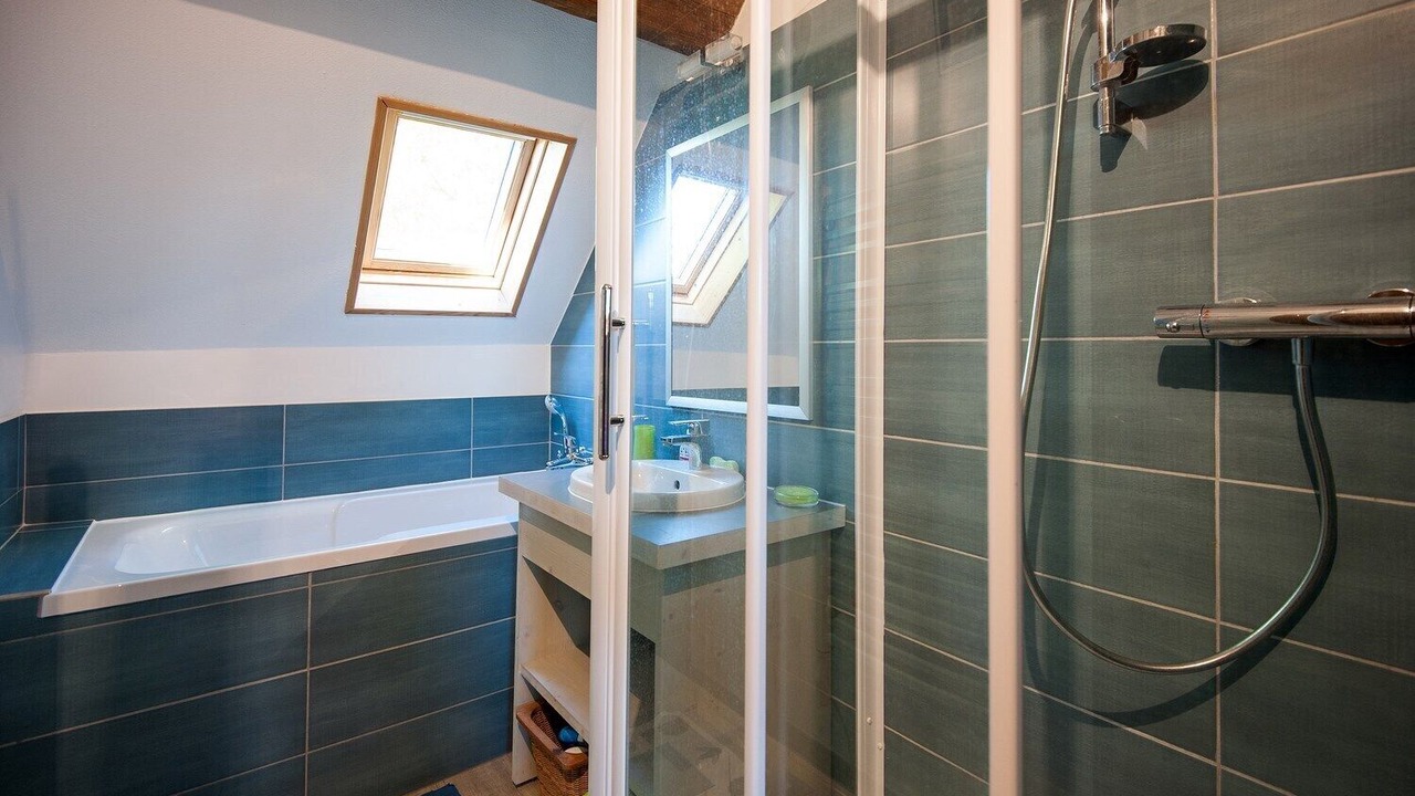 Photo of Bathroom in Etrigny