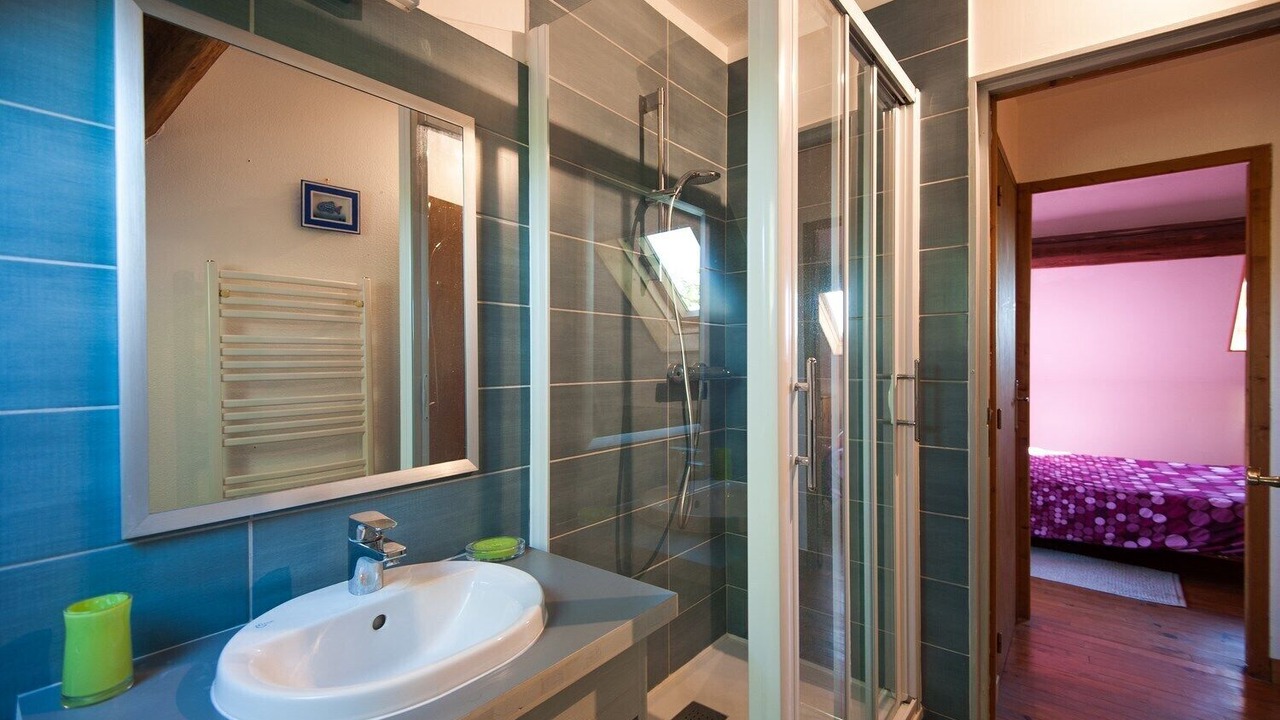 Photo of Bathroom in Etrigny