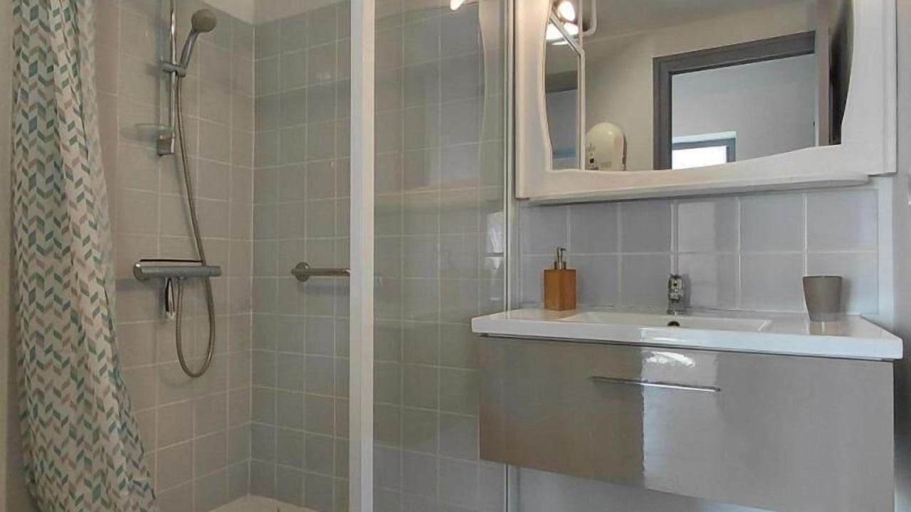Photo of Bathroom in Juif
