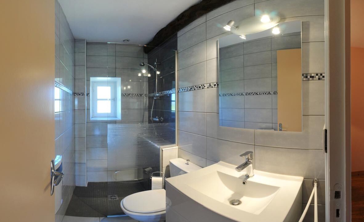 Photo of Bathroom in Saint-Christophe-en-Brionnais