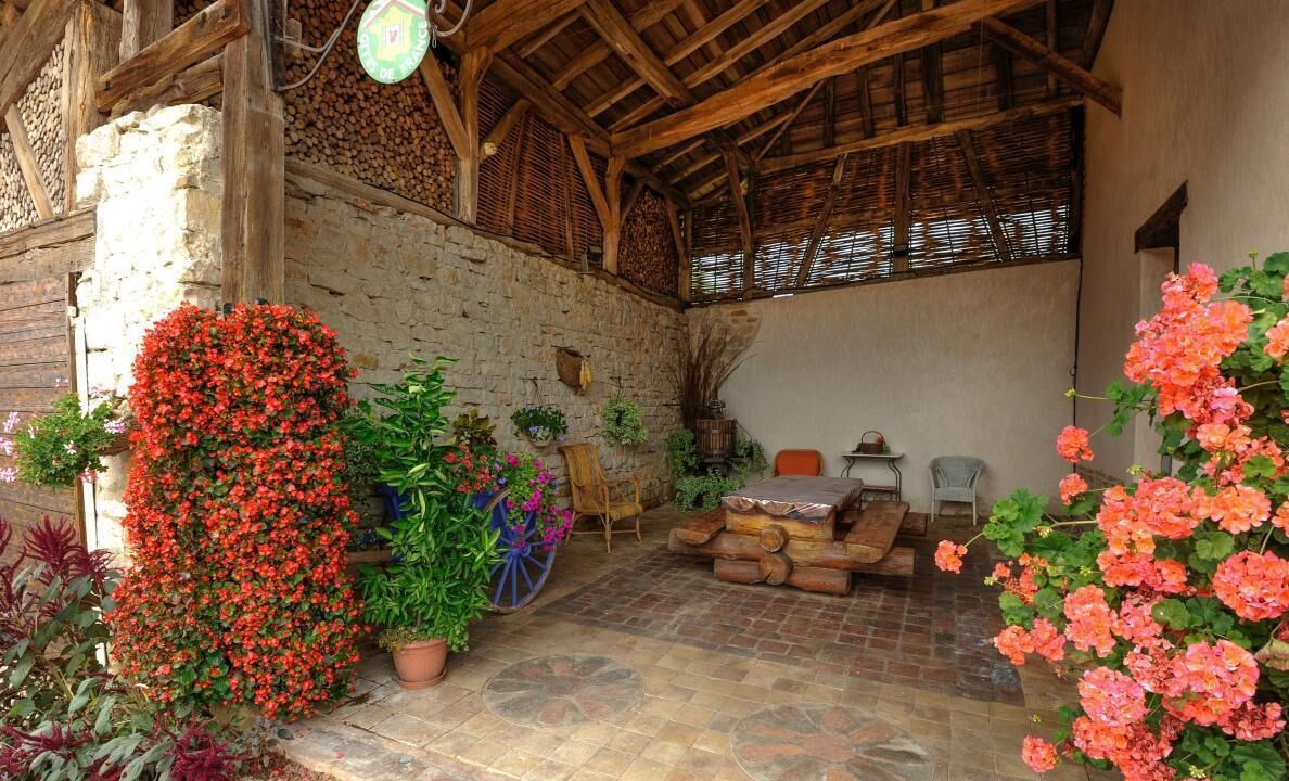 Photo of Patio Balcony in Dommartin-les-Cuiseaux