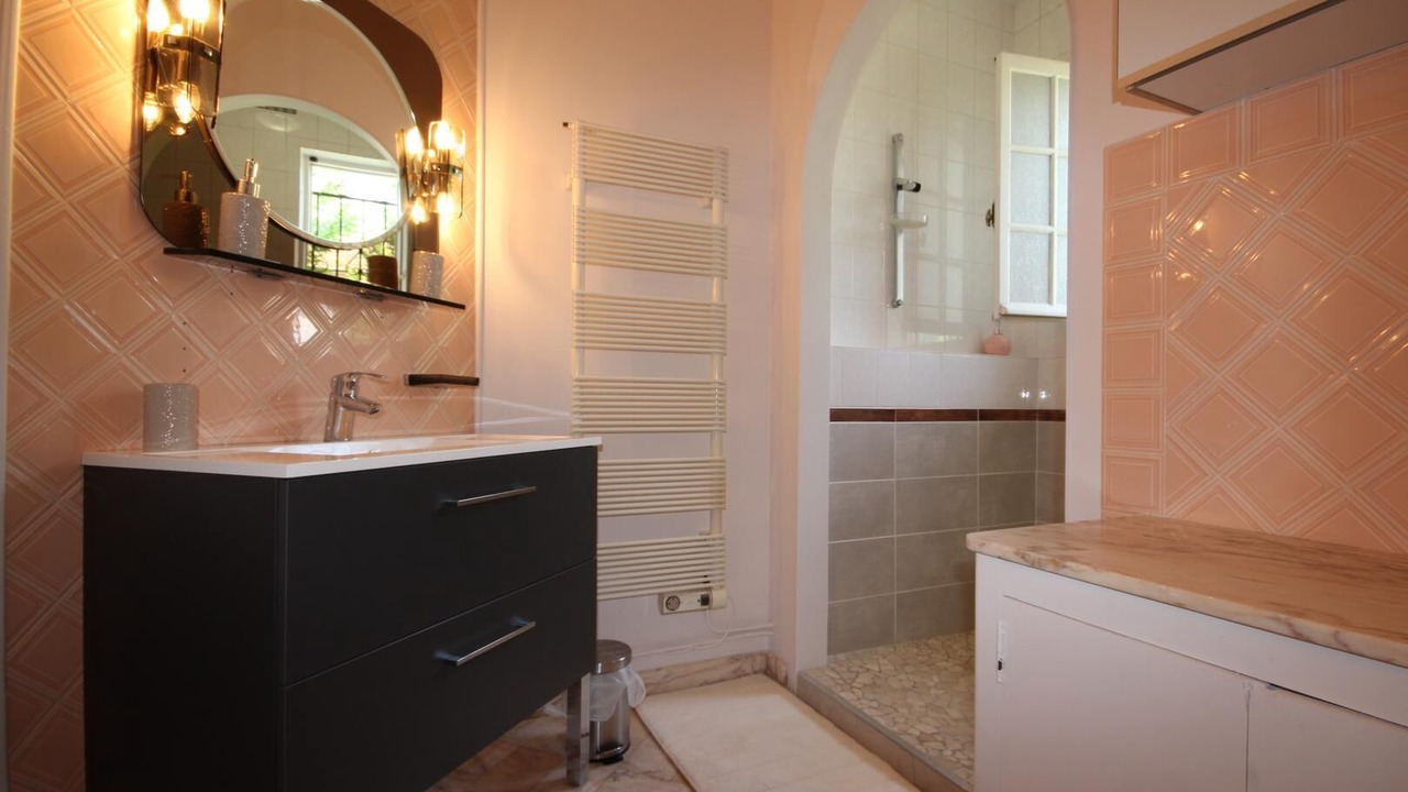 Photo of Bathroom in Buxy