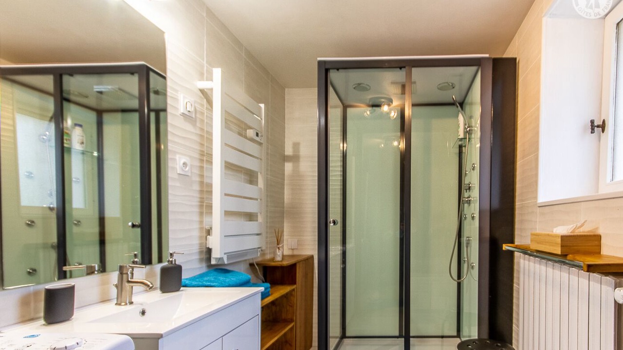 Photo of Bathroom in Saint-Vincent-Bragny