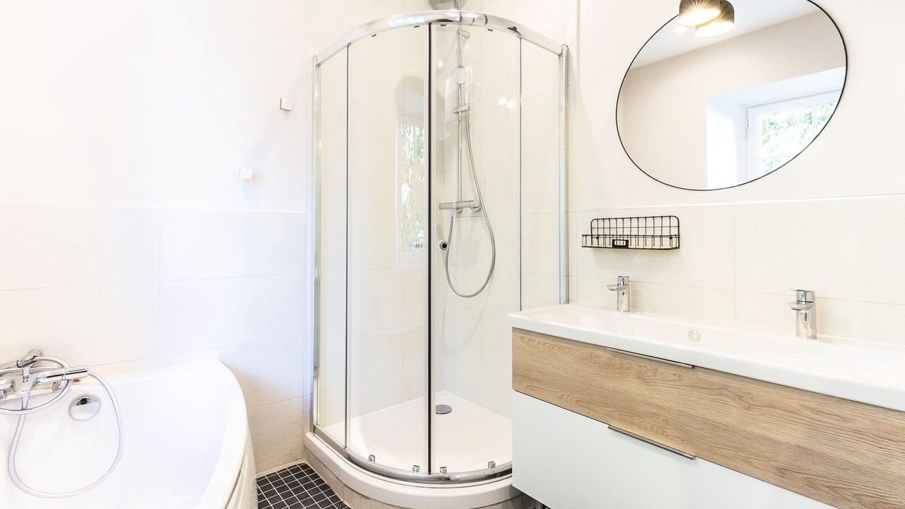 Photo of Bathroom in Villiers-le-Bacle