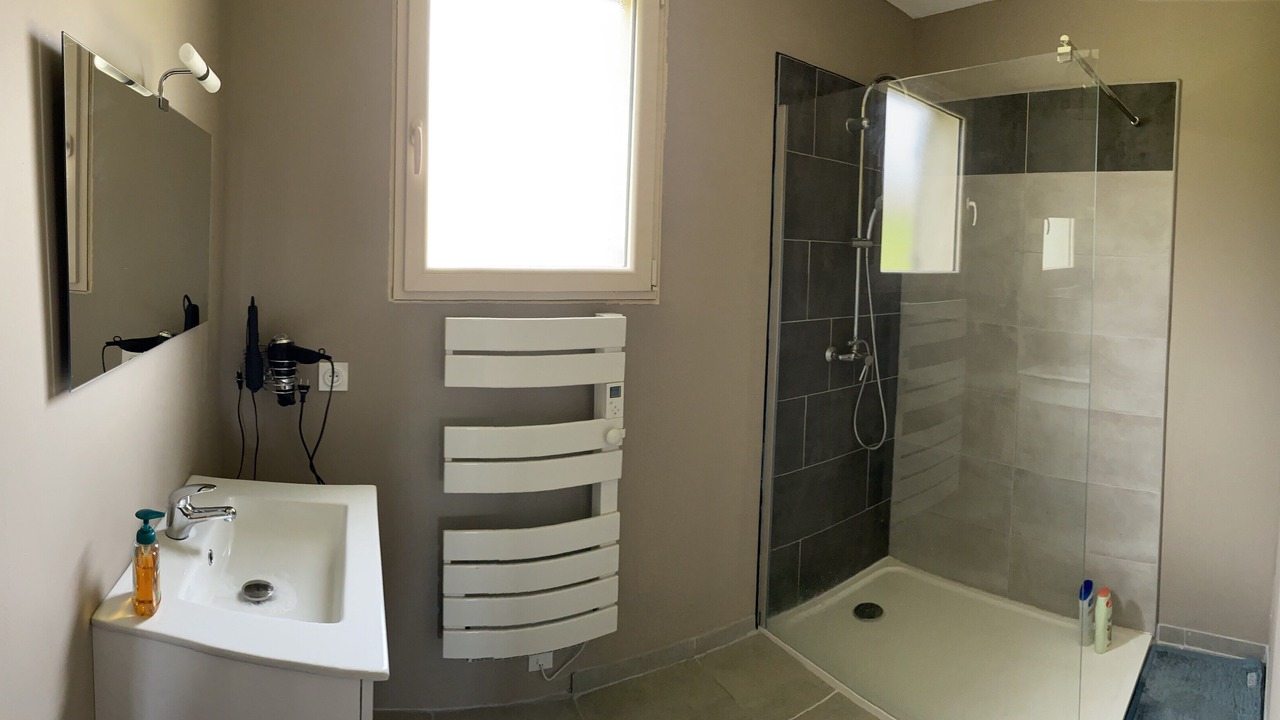 Photo of Bathroom in Saint-Martin-du-Puy