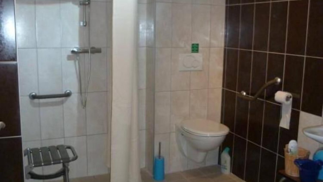 Photo of Bathroom in La Roche-Vineuse