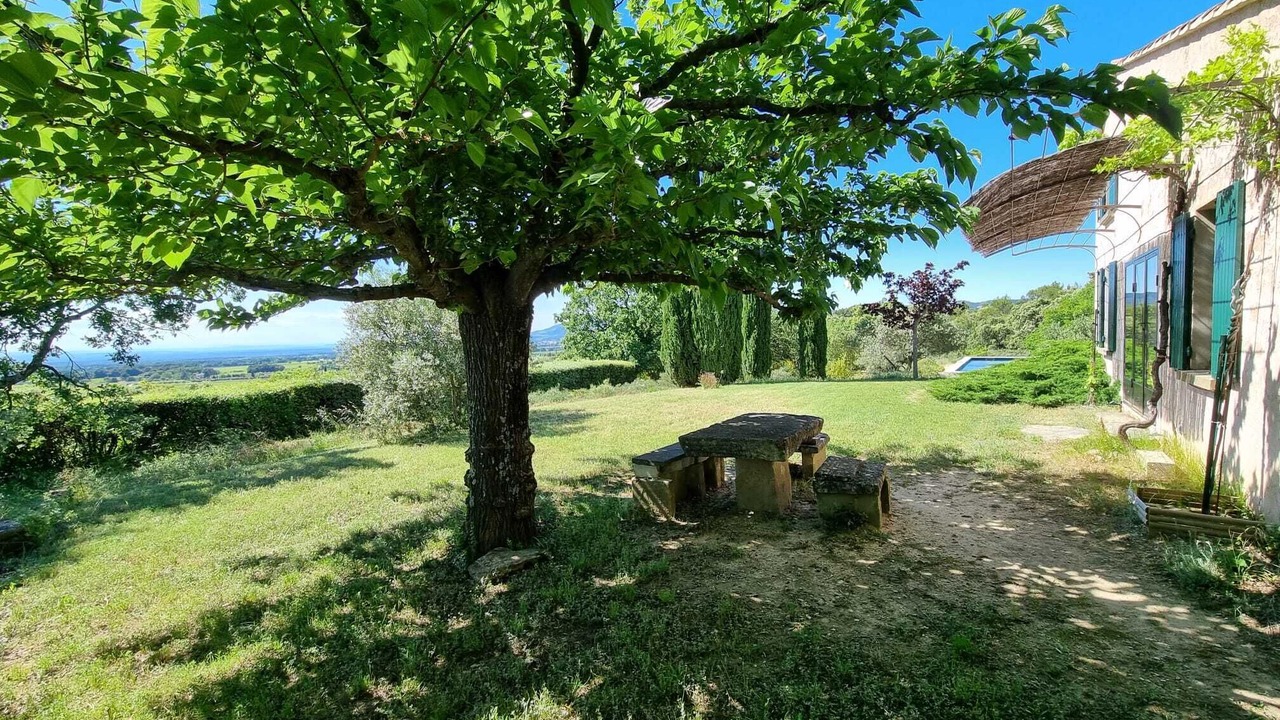 Photo of Outdoor in Saint-Pierre-de-Vassols