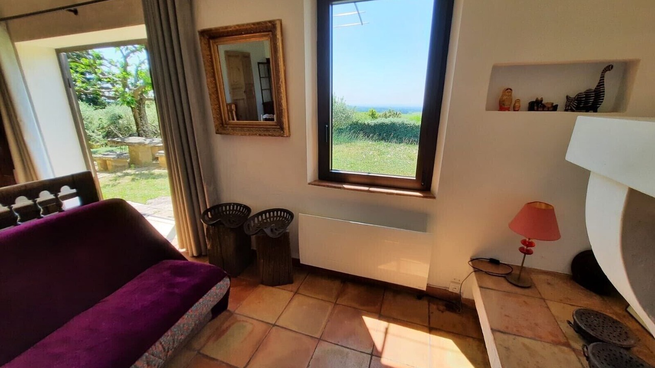 Photo of Livingroom in Saint-Pierre-de-Vassols