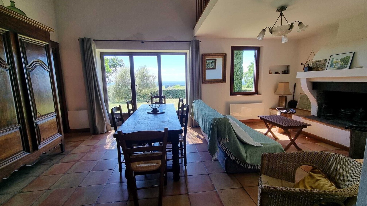 Photo of Livingroom in Saint-Pierre-de-Vassols