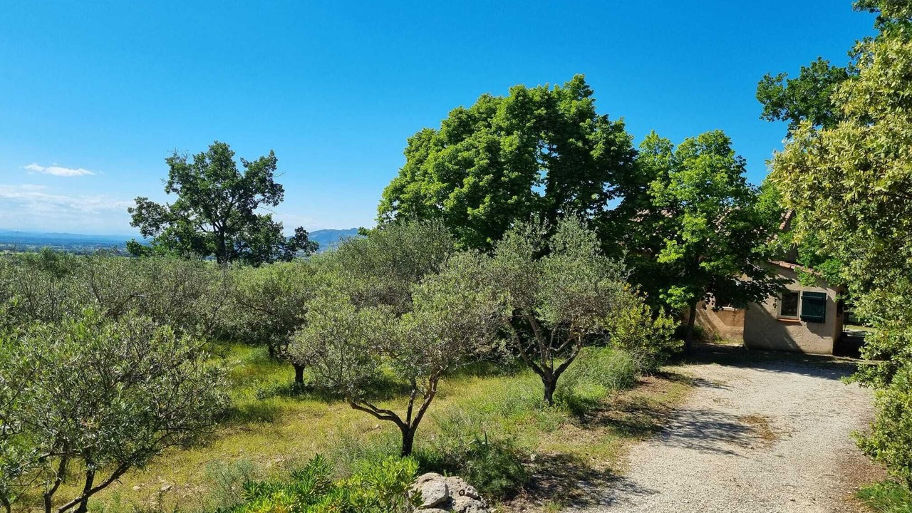 Photo of Outdoor in Saint-Pierre-de-Vassols