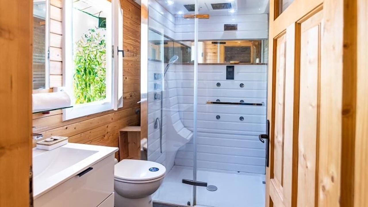 Photo of Bathroom in Suze-la-Rousse