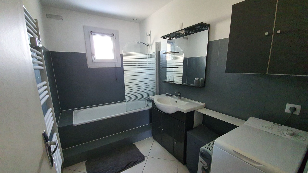 Photo of Bathroom in Gy